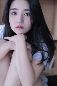 边摸边吃奶又黄又激烈视频